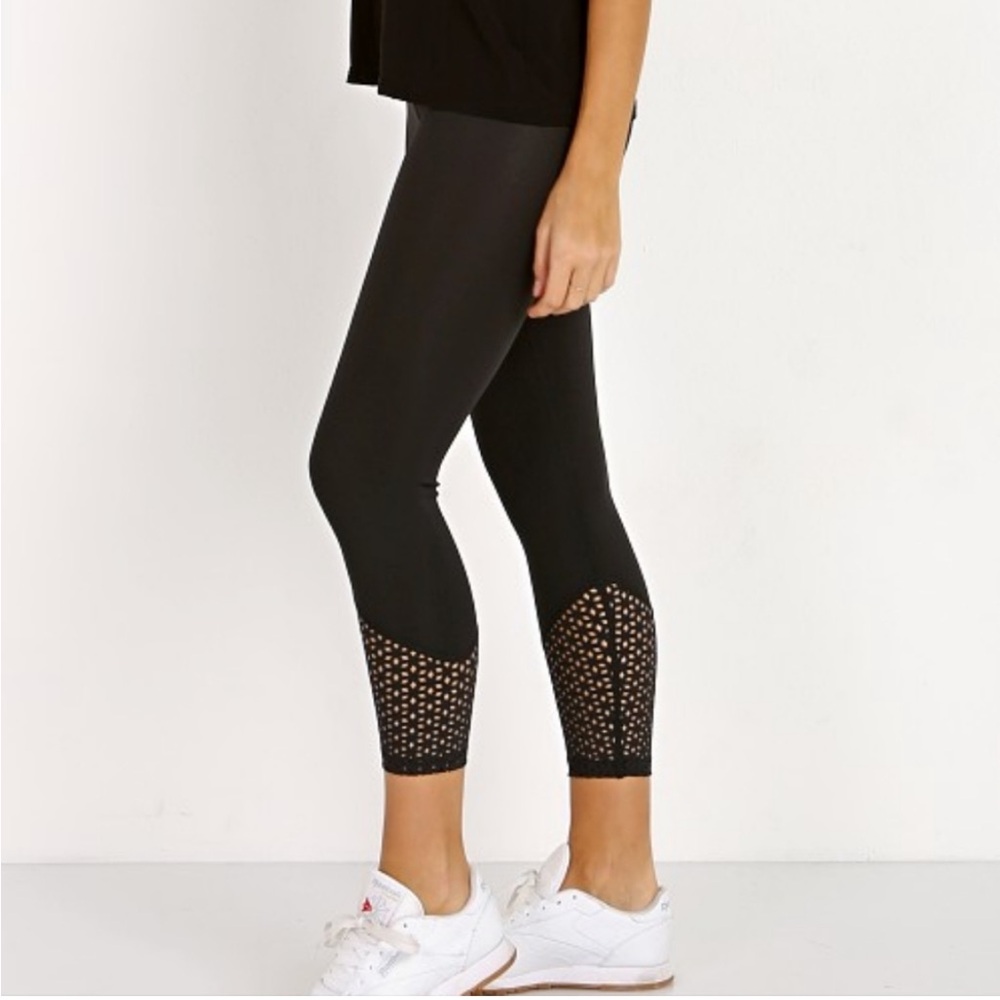 Beyond Yoga Perfect Angles Capri legging black XS Small